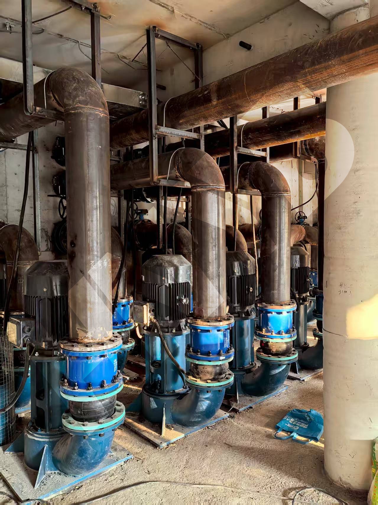 HNYB PUMP submersible pumps were successfully used in the water terraces landscape project in Henan scenic area. All 40 units were installed. HNYB PUMP submersible pumps were successfully used in the water terraces landscape project in Henan scenic area. All 40 units were installed.